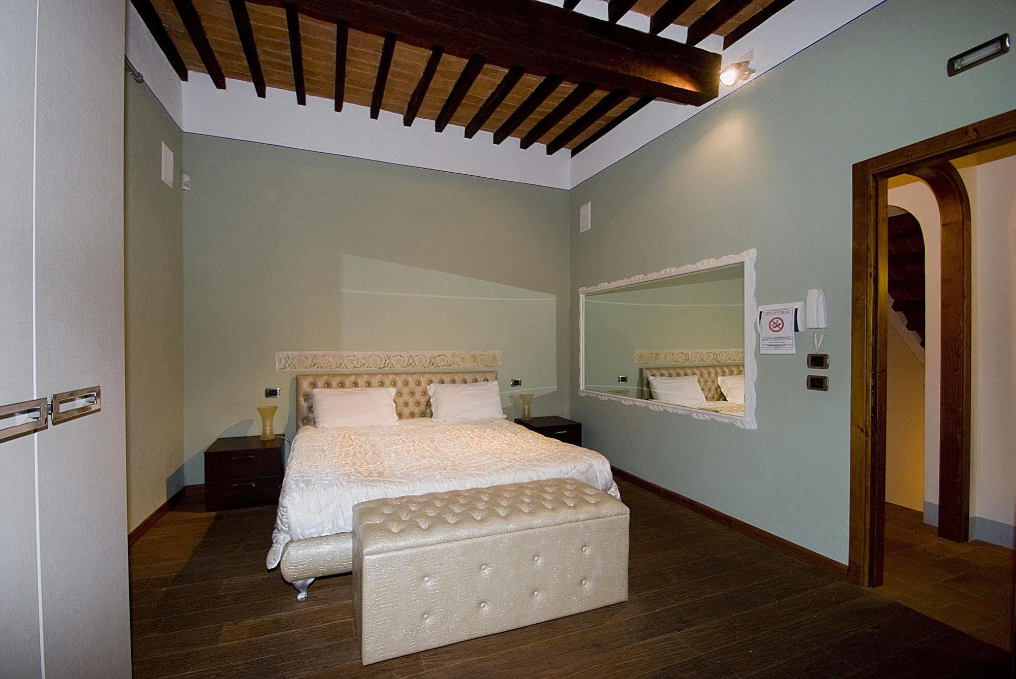 Hotel Vicolo Dell'Oste Montepulciano Stazione Exterior foto